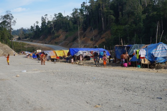 77天露宿于路边的临时帐篷，本南人要的，只是要政府正视他们的唯一心声。